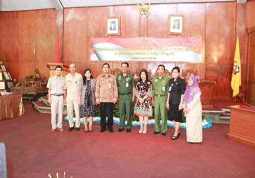BUPATI BANGLI FOTO BERSAMA TIM BKN PUSAT JAKARTA